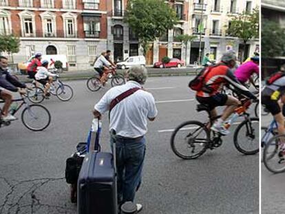 A la izquierda, un viajero observa el paso de los ciclistas. Un grupo de deportistas pasa por la calle de O'Donnell.