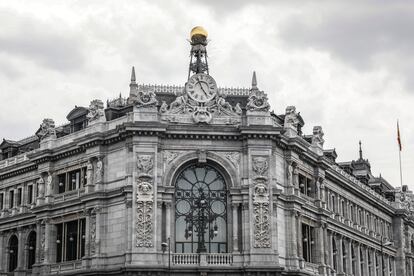 Vista de la fachada del edificio del Banco de España, en Madrid.