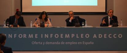 De izquierda a derecha: Manuel Pimentel; Yolanda Gómez; Celestino Corbacho y Valeriano Gómez.
