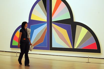 'Hatra II', obra de Frank Stella, una de las expuestas en el Museo Guggenheim Bilbao, fotografiada en 19 de junio de 2006.