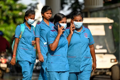 Profesionales sanitarias en Chennai (sureste de India) el 1 de abril de 2023.