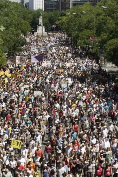 Imagen de la marcha de la manifestación del Movimiento 15-M, en el paseo de la Castellana