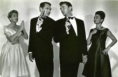 Desde la izquierda, Deborah Kerr, Cary Grant, Robert Mitchum y Jean Simmons, en un fotograma de la película 'Página en blanco', 1961, de Stanley Donen.