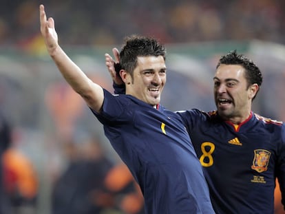 David Villa celebra junto a Xavi un gol de España en la fase final del Mundial de Sudáfrica 2010.