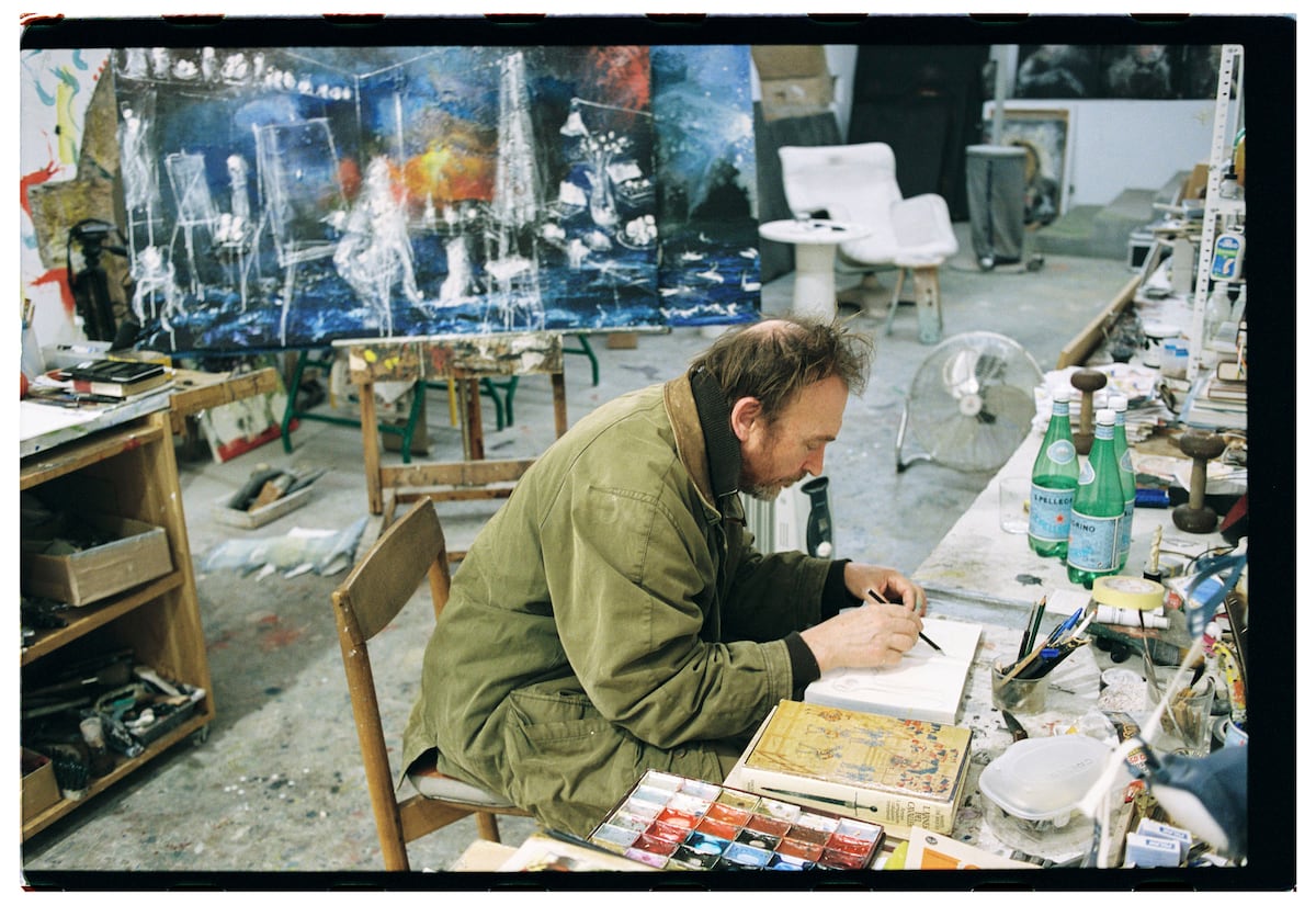 “Estas obras son pinturas igual que mis cuadros”: Miquel Barceló transforma periódicos en arte para EL PAÍS