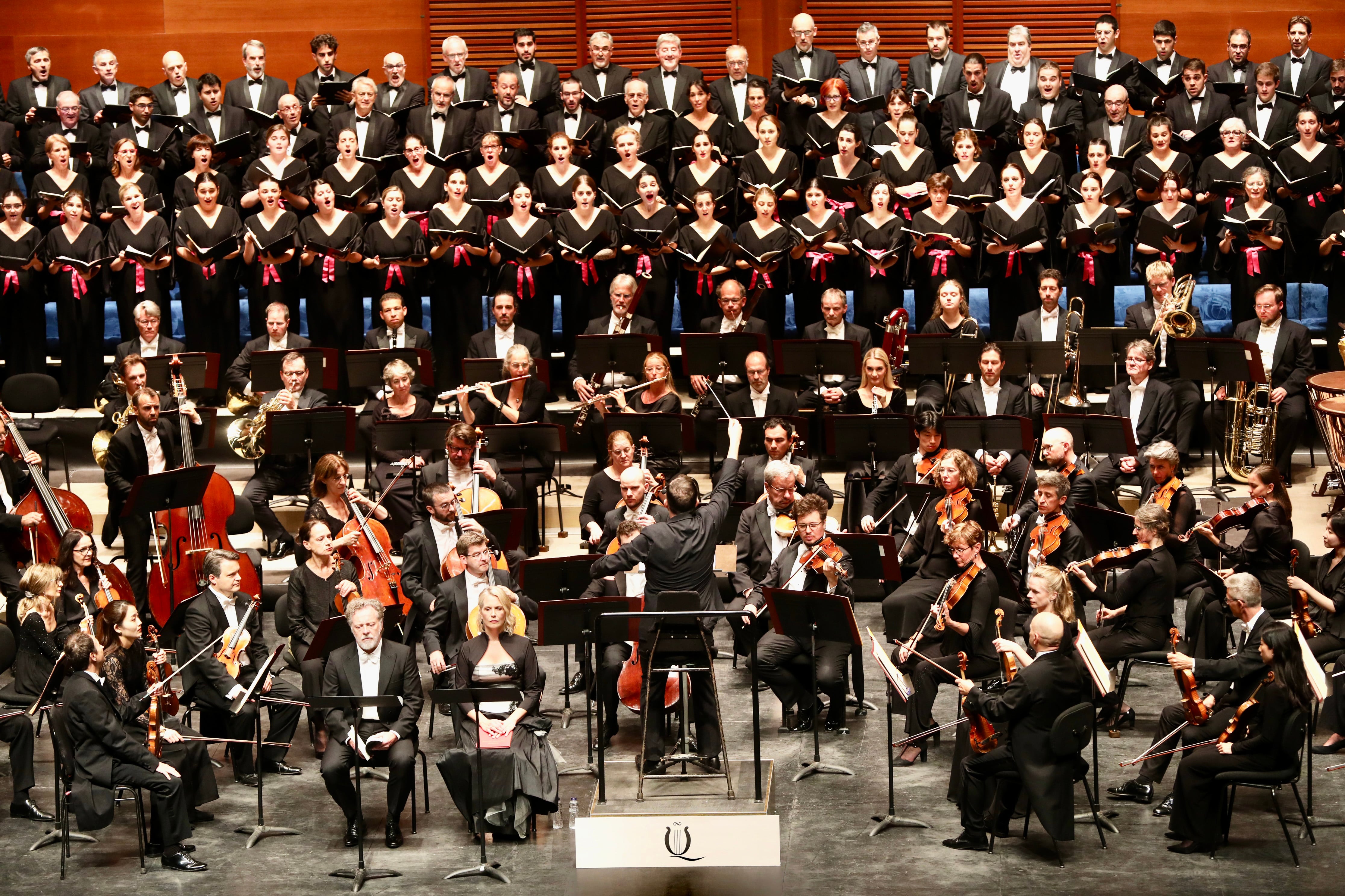 Vista general del escenario del Kursaal durante Un réquiem alemán de Brahms con Andris Nelsons, la Gewandhaus y el Orfeón Donostiarra, el pasado 29 de agosto en San Sebastián
Crédito: Quincena Musical-Iñigo Ibáñez