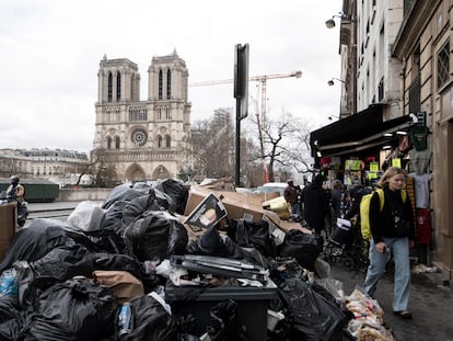 Las calles de París llenas de basura, en imágenes