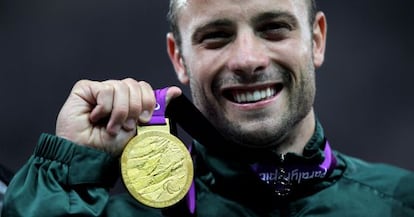 Pistorius, con una de sus medallas.