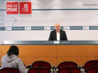 Pastor, durante su comparecencia en la sede del PSE en Bilbao.