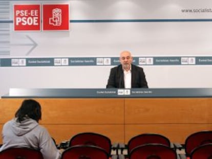 Pastor, durante su comparecencia en la sede del PSE en Bilbao.
