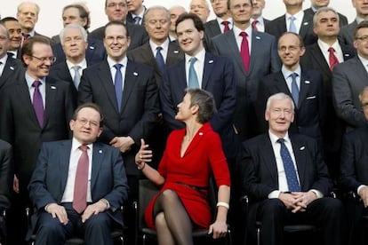 Foto de grupo del Gobierno danés con miembros del BCE y bancos centrales durante el Ecofin