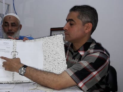 Ahmed Talha, responsable de la farmacia oncológica del Hospital Rantici de Gaza.
