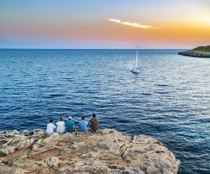Atardecer en la Punta de Cala Pi, en la embocadura del pequeño arenal del mismo nombre, en la costa sur de la isla de Mallorca.