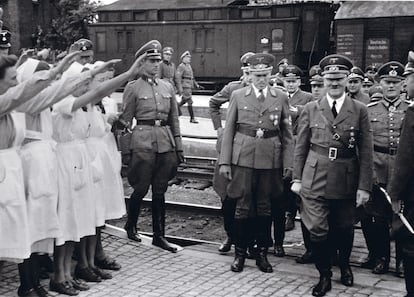 Durante un viaje al Este como miembro de la unidad de propaganda de las Fuerzas Armadas alemanas, Krieger tomó estas fotos del Führer.