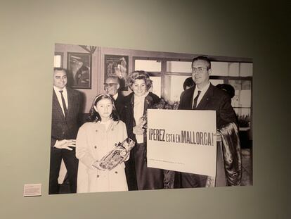 La familia Pérez a su llegada a Mallorca, en un viaje subvencionado por el régimen de Franco, en una imagen del Centro Andaluz de la Fotografía.