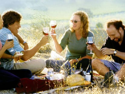 Brindemos por el fin de las manchas de vino en manteles y servilletas.