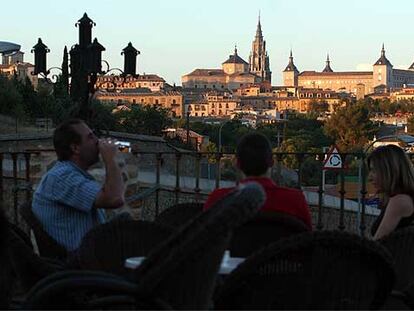 El perfil de Toledo desde la terraza del hotel Caravantes, uno de los establecimientos de la nueva marca Los Cigarrales.