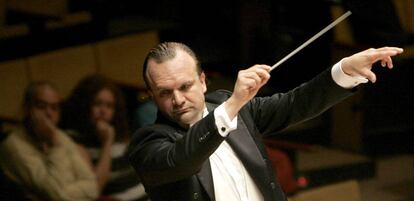 El director de orquesta José de Eusebio, durante un concierto en Las Palmas de Gran Canaria.