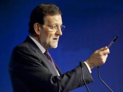 El presidente del Gobierno, Mariano Rajoy, durante la rueda de prensa que ha ofrecido tras la reunión del Consejo Europeo celebrado en Bruselas.