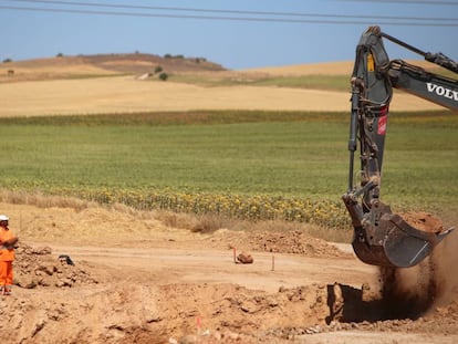 Obras en 2015 en el entorno de Villar de Cañas (Cuenca). 