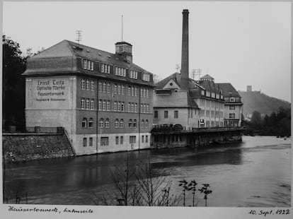 La fábrica Ernst Leitz, en Wetzlar, donde se fabricaba la Leica, junto al río Lahn, en 1922. Imagen cedida por la organización.