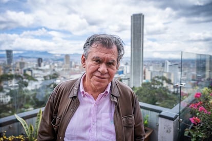 León Valencia en su oficina en Bogotá (Colombia), el 7 de septiembre de 2022.