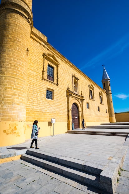 El palacio de la Antigua Universidad, fundada en 1548.