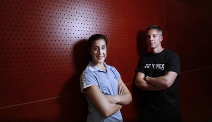 Carolina Marín y su entrenador, Fernando Rivas.