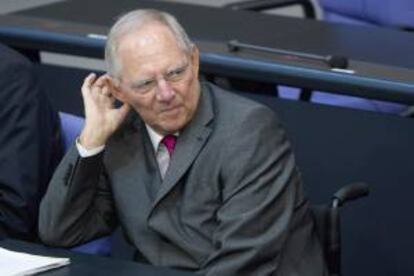 El ministro alemán de Finanzas, Wolfgang Schaüble, asiste a la sesión plenaria número 244 del Parlamento alemán, en Berlín, Alemania. EFE/Archivo