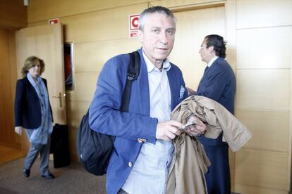 Melchor Miralles tras comparecer en la comisión de Telemadrid en la Asamblea de Madrid.