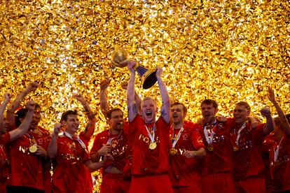 Los jugadores daneses celebran su cuarto ttulo mundial consecutivo.