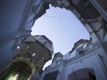 La iglesia de Santiago Apóstol en la población de Atzala, en el Estado de Puebla (México), tras el seísmo.