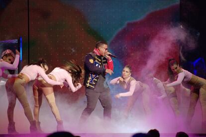 El puertorriqueño Daddy Yankee actuando en la entrega de los Premios Billboard de la Música Latina, en el Watsco Center de la Universidad de Miami.