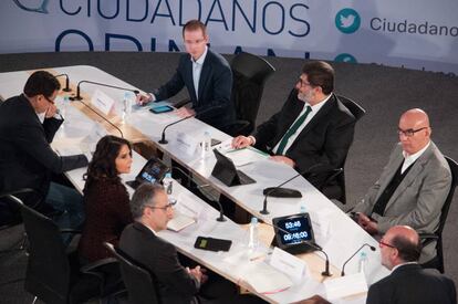 La mesa del foro Ciudadanos opinan.