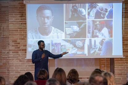 El emprendedor nigeriano T.E. Mbanugo durante la presentación de la plataforma de intercambio EazyHire. 