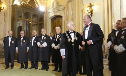 El rey don Juan Cartos junto a Carlos Dívar, presidente del Tribunal Supremo, en la apertura del Año Judicial en septiembre de 2010.