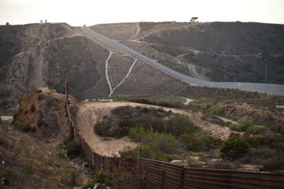 O muro que separa o México dos Estados Unidos em Tijuana.