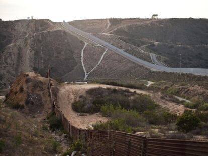 O muro que separa o México dos Estados Unidos em Tijuana.