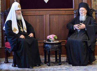 El patriarca Kiril, izquierda, y el patriarca Bartolomé reunidos el pasado 31 de agosto en Estambul. 