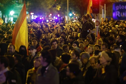 En la protesta de la noche del martes una escisión se ha desviado hacia el Congreso. 