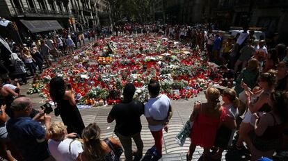 Uno de los altares improvisados en La Rambla, en Barcelona.