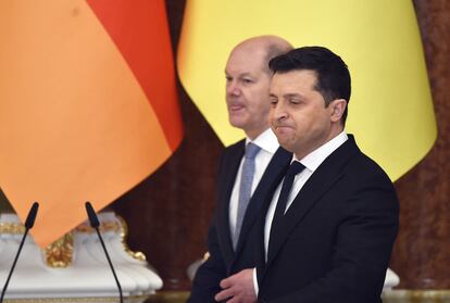 El presidente de Ucrania, Volodímir Zelenski, y Olaf Scholz, el lunes en Kiev.