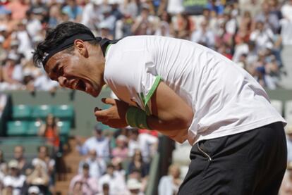 El italiano Fabio Fognini se lamenta durante el partido contra el español Albert Montañés.