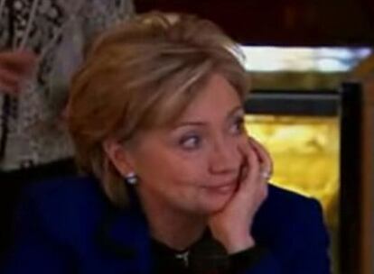 Hillary Clinton muestra sus emociones en un programa de televisión.