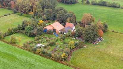 Vista da fazenda na província holandesa de Drenthe onde um pai e seus cinco filhos estavam trancados.