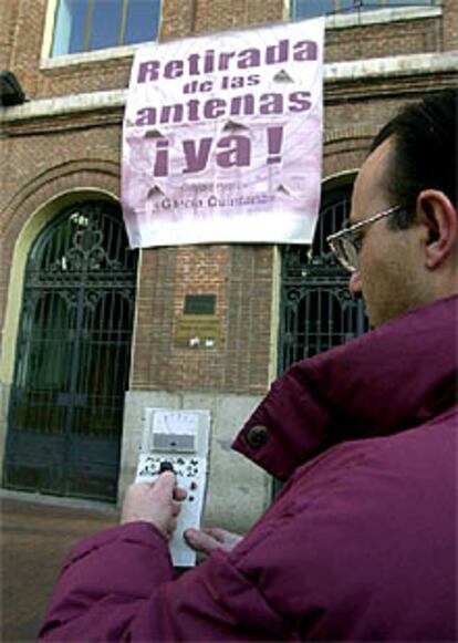 Medición simbólica de la radioactividad en el colegio García Quintana.