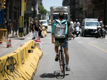 Los “riders” han denunciado ante la Inspección de Trabajo a Deliveroo.