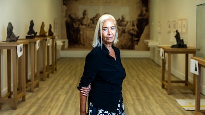 Gloria Moure, en la exposición de Medardo Rosso, en la Fundación Mapfre de Madrid.