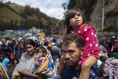 Desplazados venezolanos en Rumichaca, en la frontera entre Ecuador y Colombia.