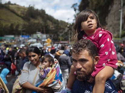 Desplazados venezolanos en Rumichaca, en la frontera entre Ecuador y Colombia.